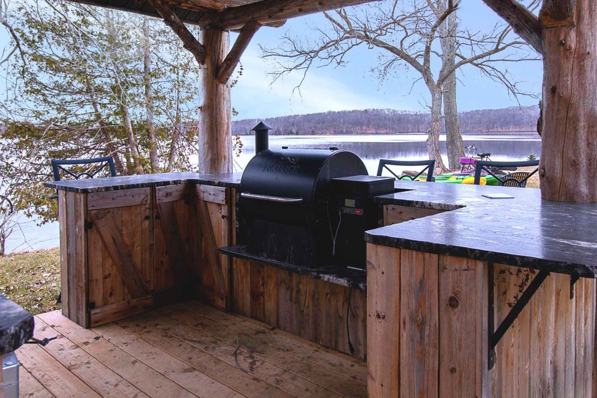 Lakeside & Fireside Bar with Smoker & Pizza Oven