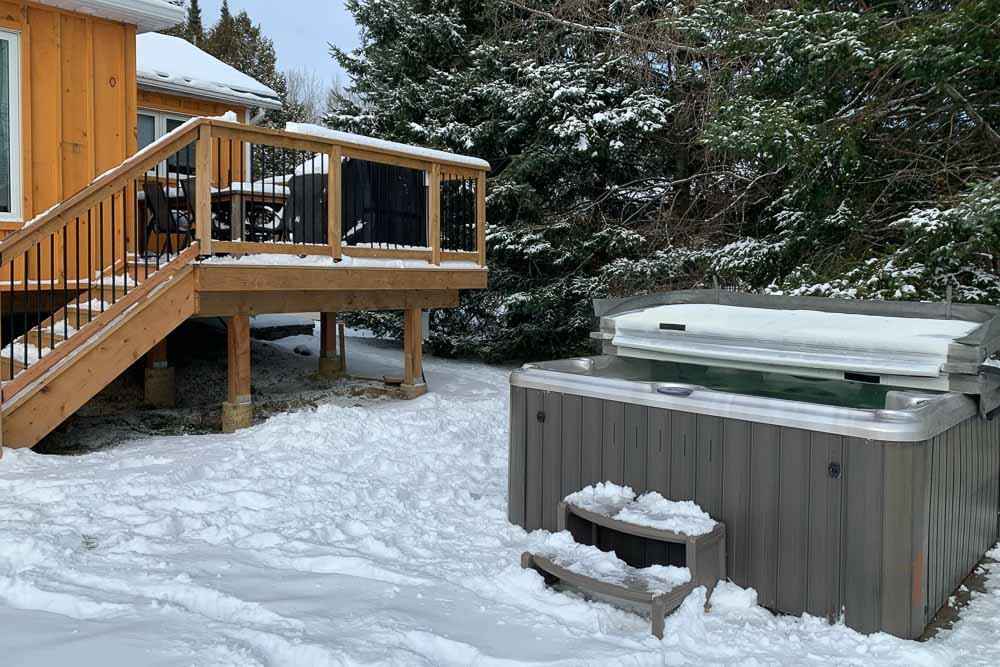 Winter cottage rentals with hot tub