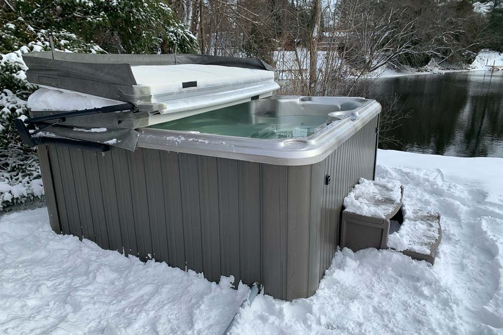 Relax in the Hot Tub and Gaze Downriver