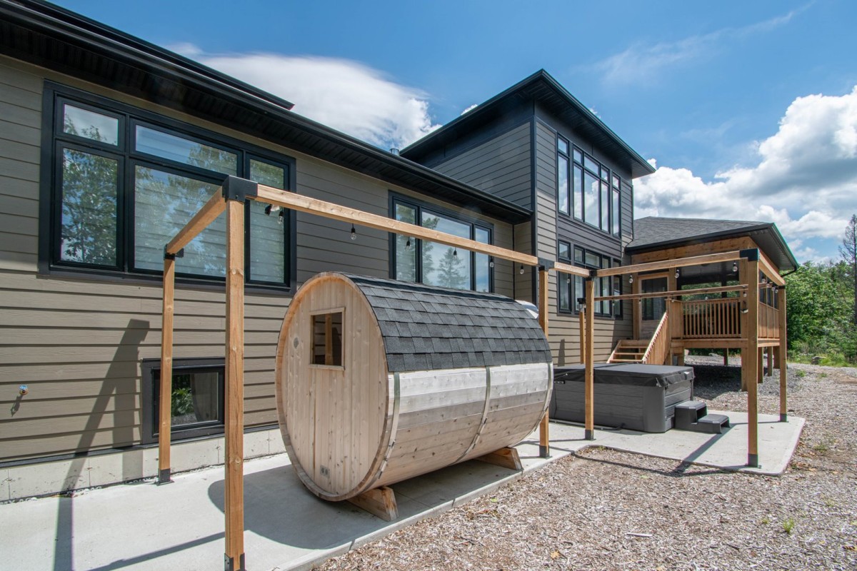 Hot tub & Sauna