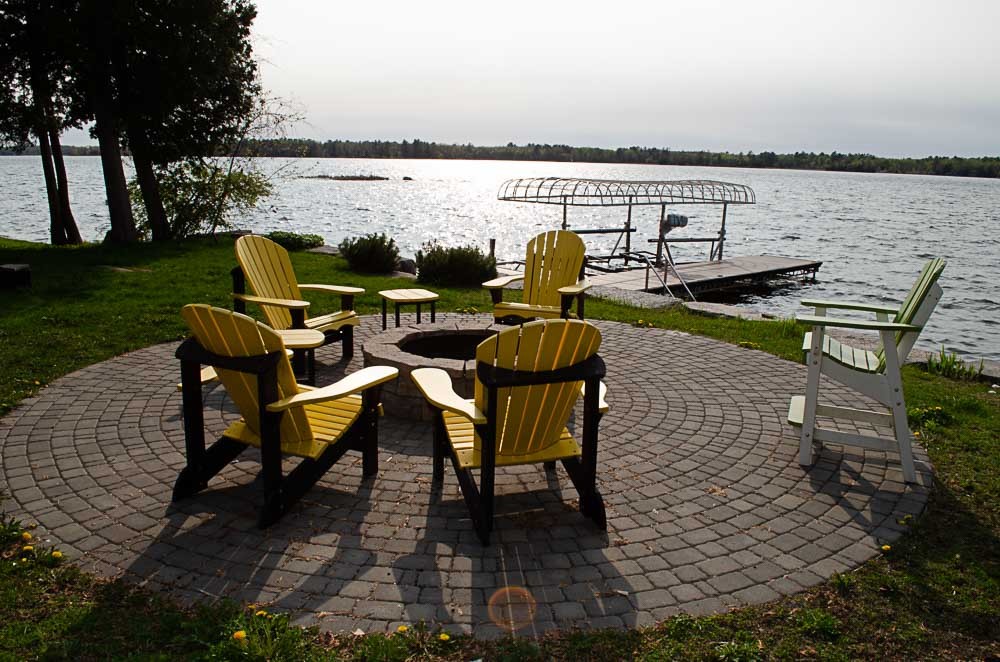 Kawarthas cottage rental with outd