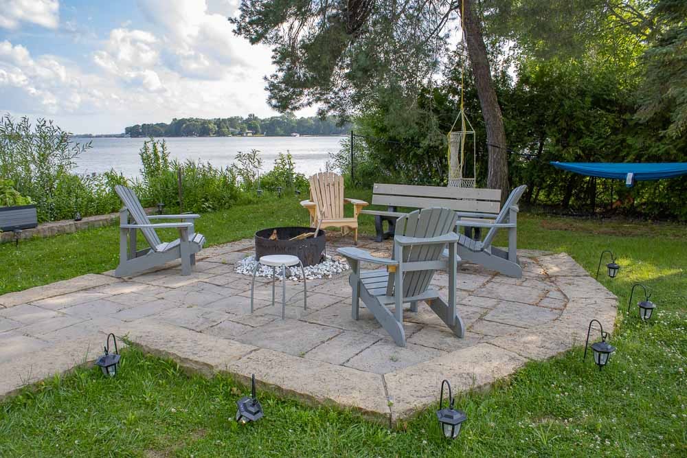 Cottage rental with fire pit on Lake Couchiching