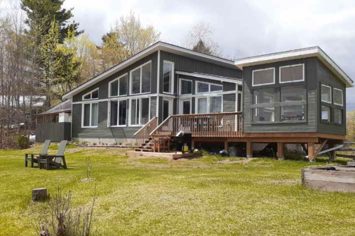 Sunroom & cottage in spring