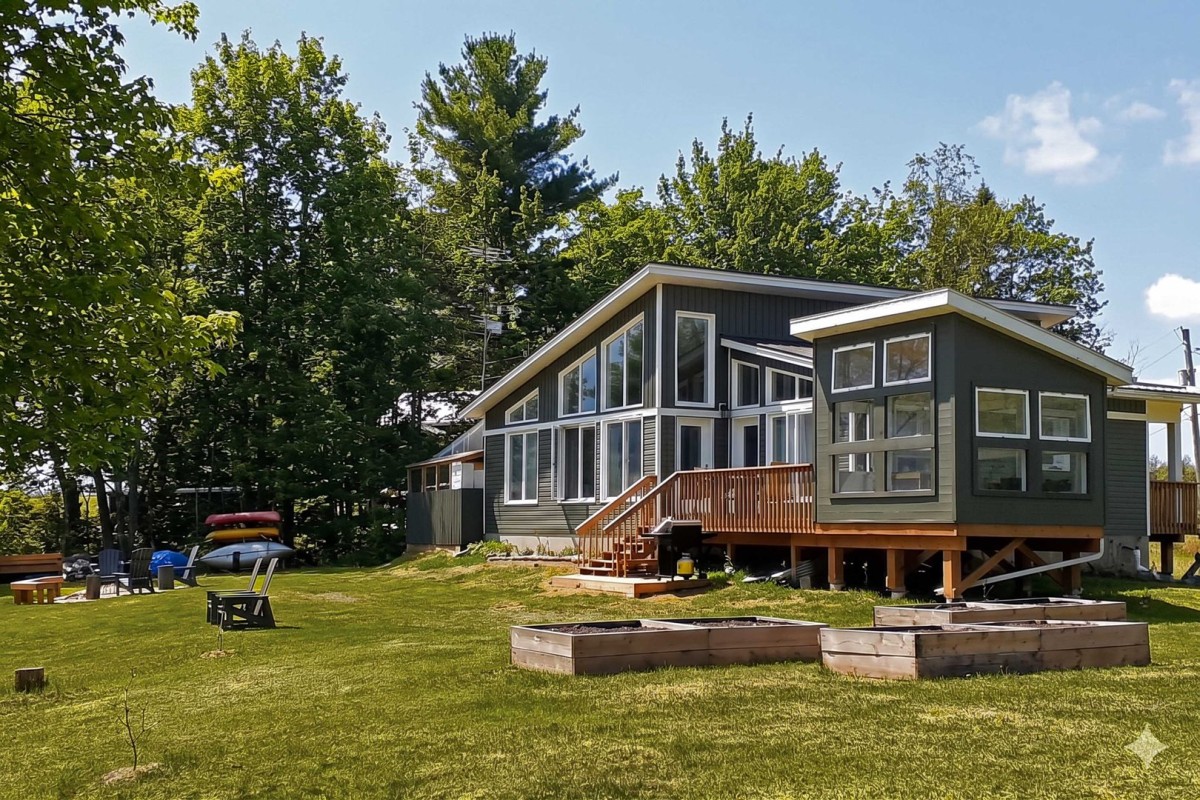 Waterside fun at Frontenac Lake Retreat