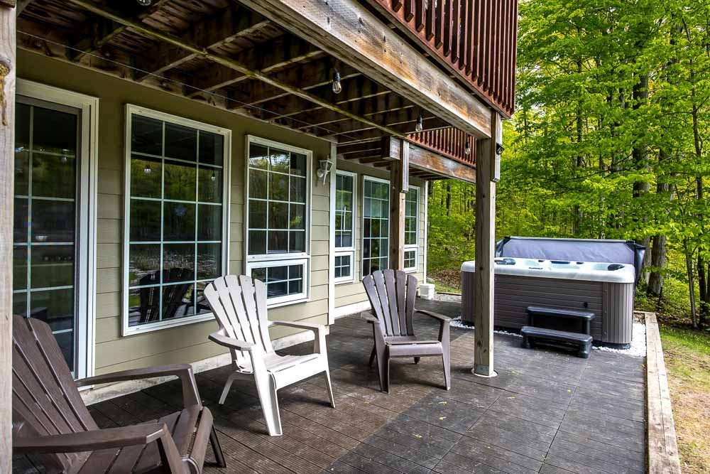 Family-friendly hot tub cottage rental in