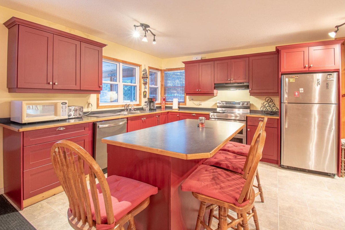 rental cottages in Ontario with kitchen