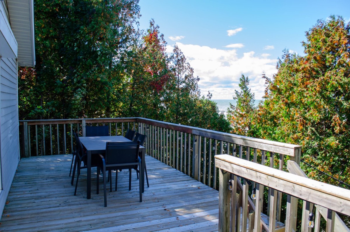Outdoor Dining on the Deck