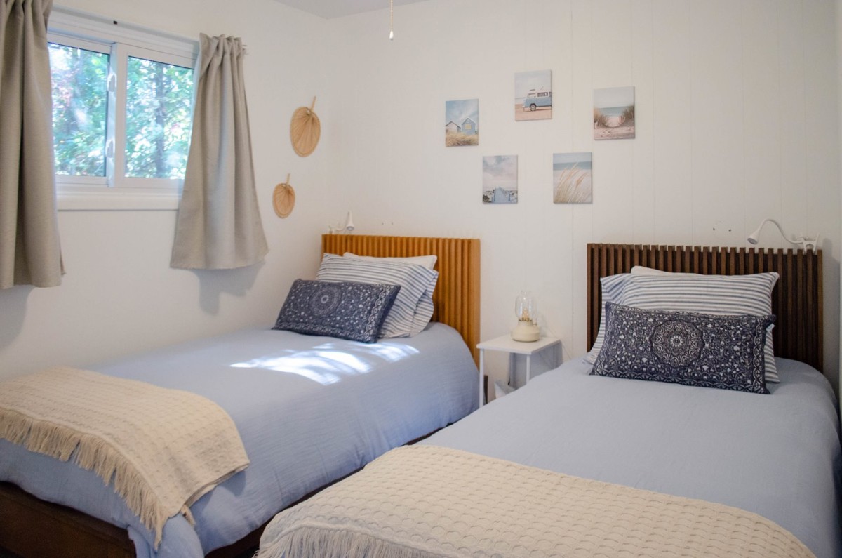 Twin bedroom