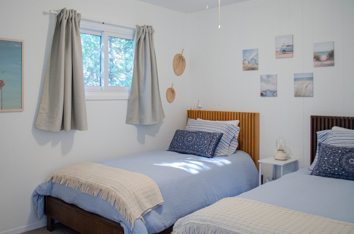 Twin bedroom