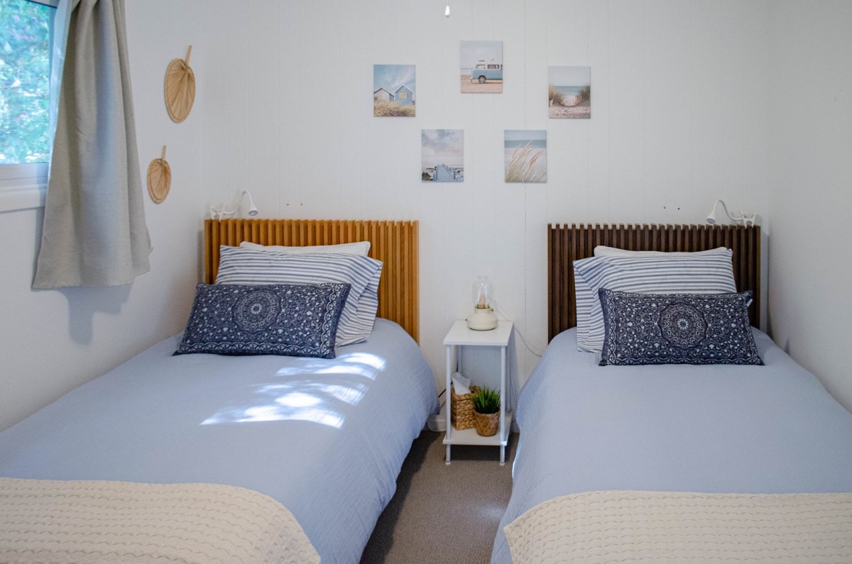 Twin bedroom