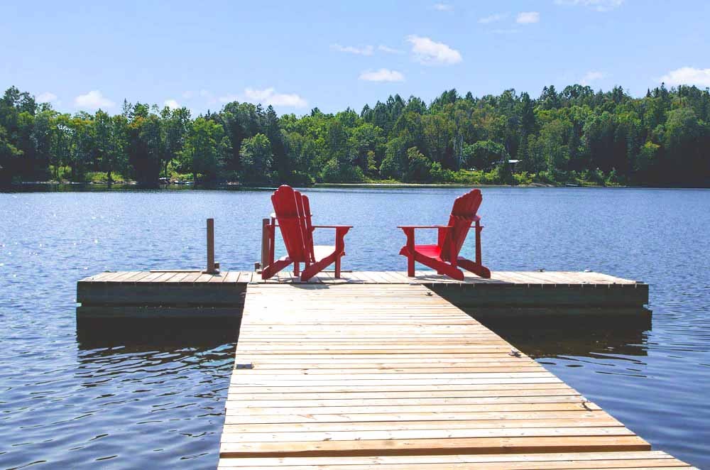 Ontario lakeside cottages with dock for swim