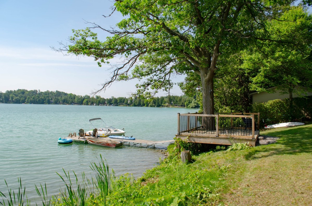 Waterfront with Natural Slope to the Lake