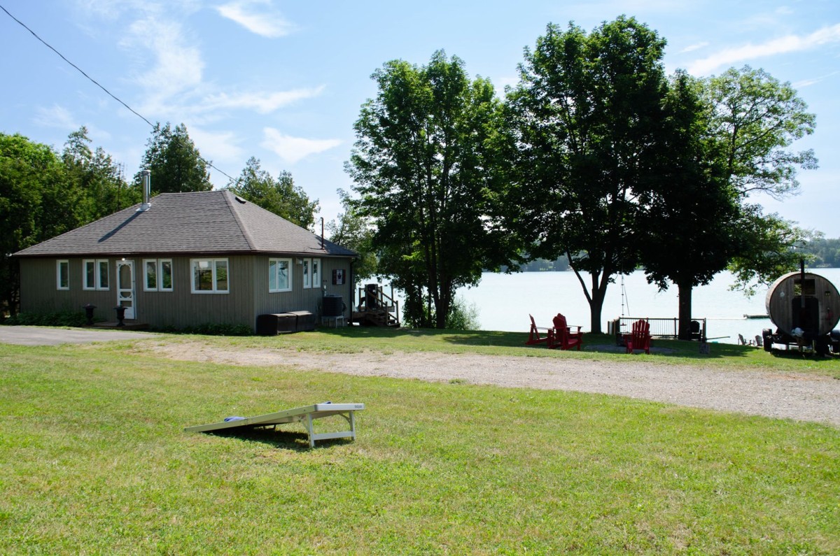 Spacious Property with a Sauna, Firepit & Lawn Games
