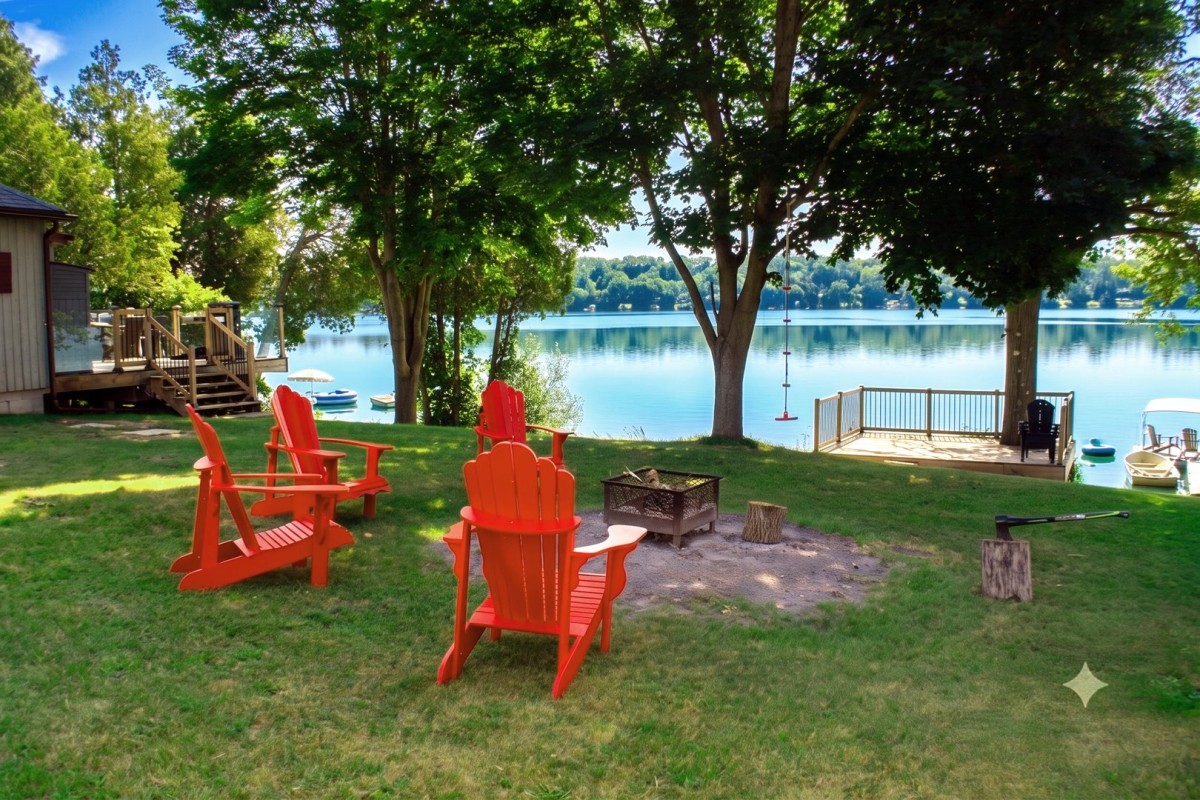 Welcome to The Hunter Cottage on Little Lake