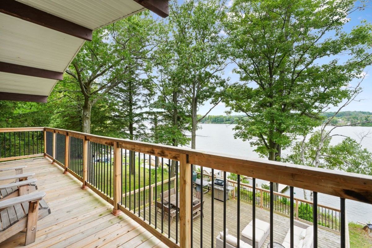 Ontario cottage rental with boat access