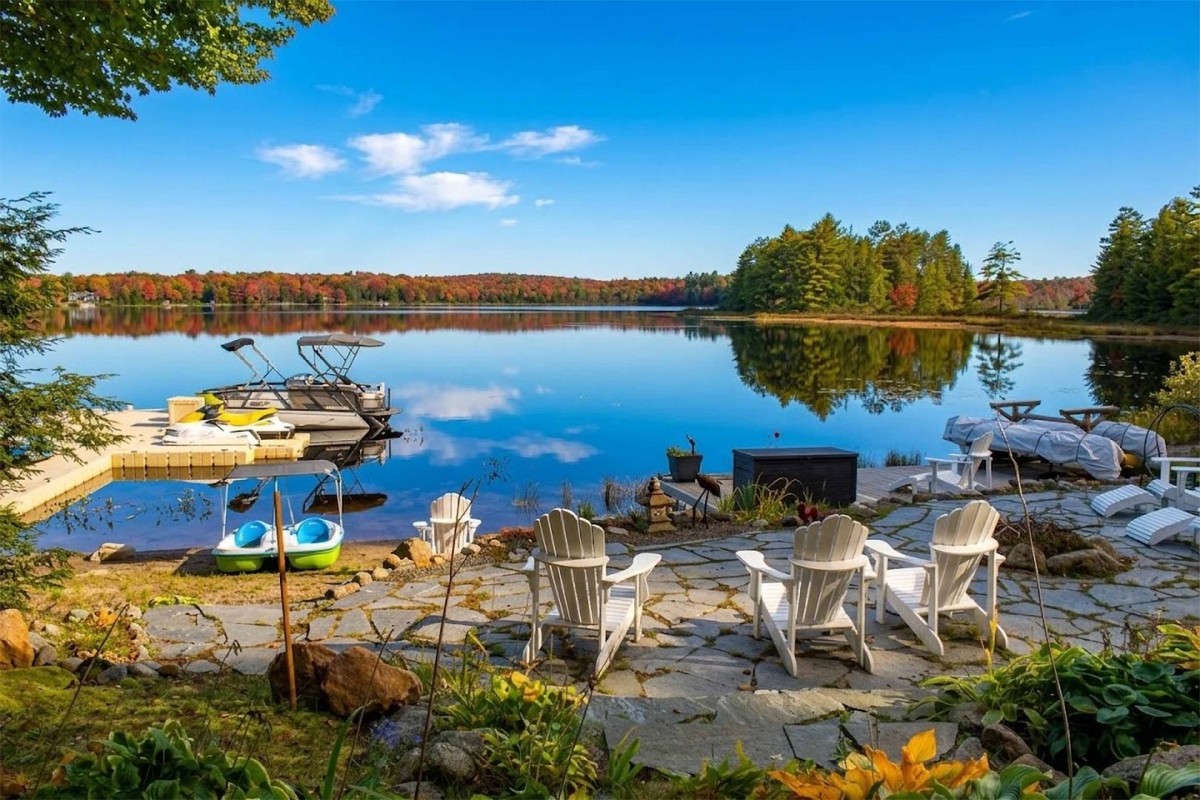Firepit, Waterfront & Dock in Fall