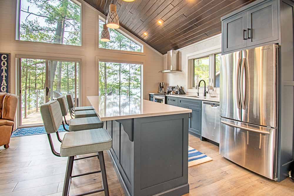 Cottage with kitchen and dining area