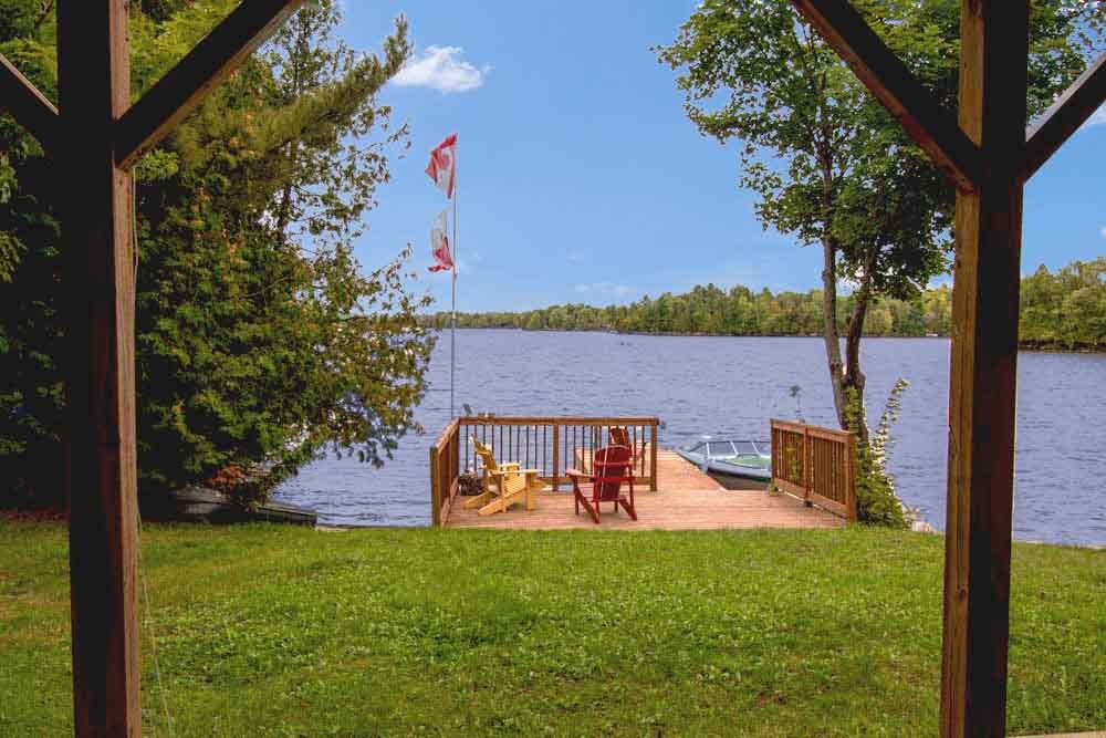Swimming-friendly Ontario waterfront cottages