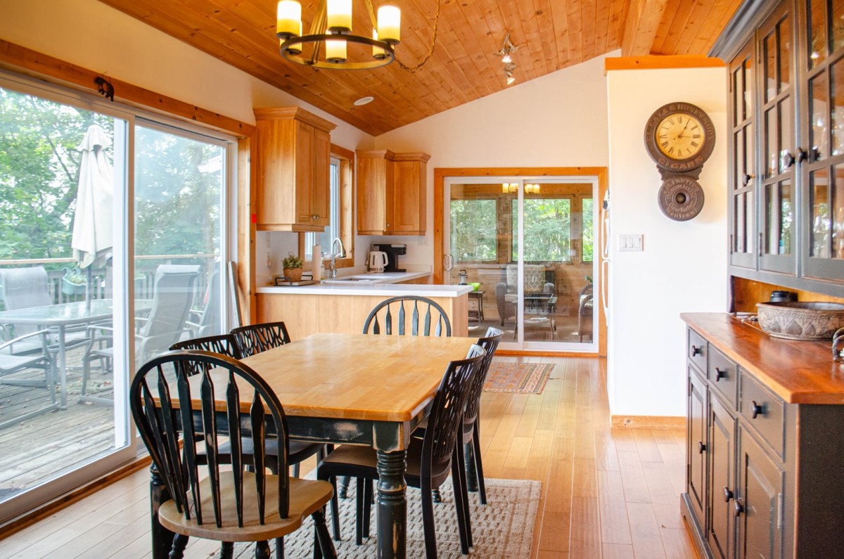 Dining into Kitchen