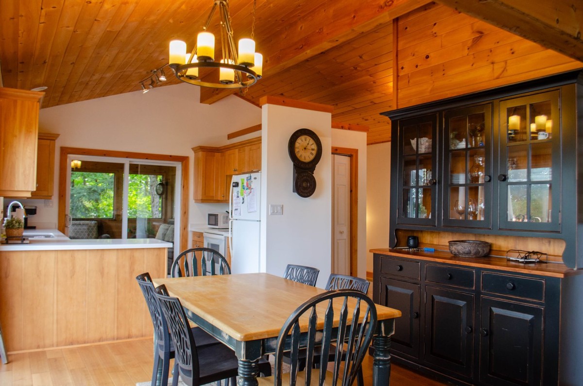 Dining into Kitchen