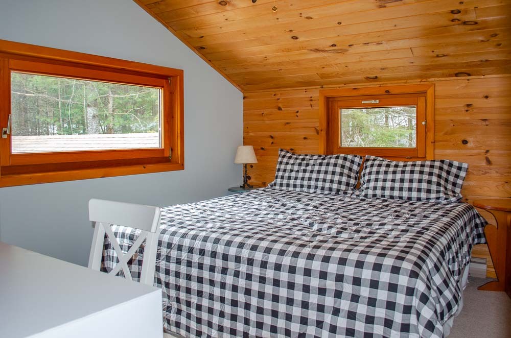 Guest Bedroom with lakeview