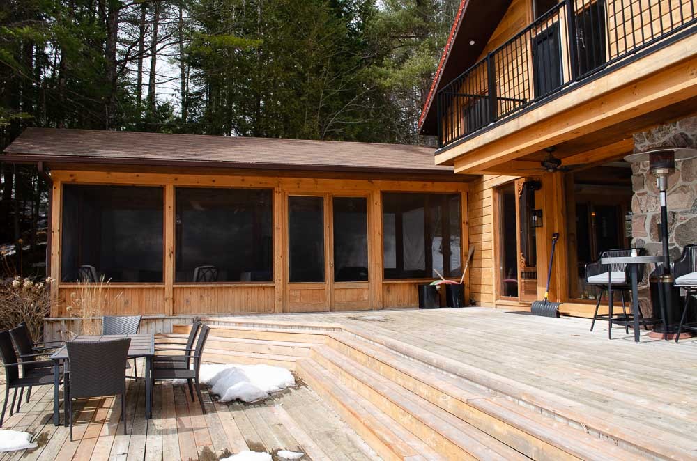 Large deck to Muskoka Room with Hot Tub & Movie Projector