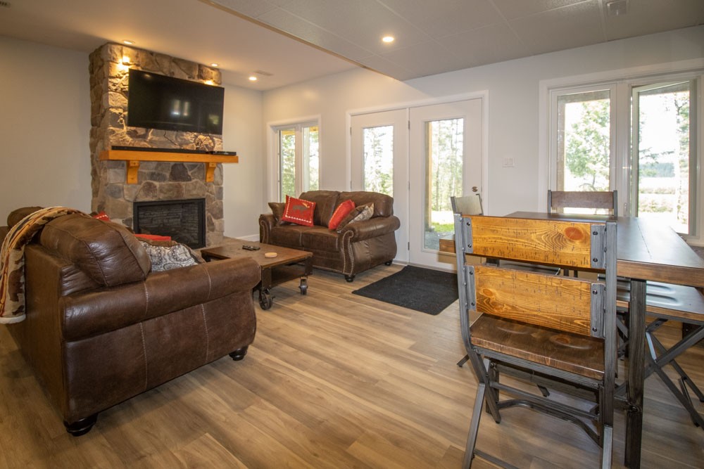 Lower-Level Entertainment Room - Steps from Hot Tub