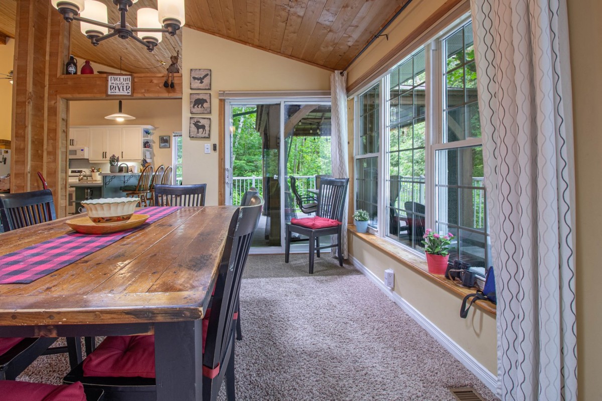 Dining with Door to Outdoor Dining
