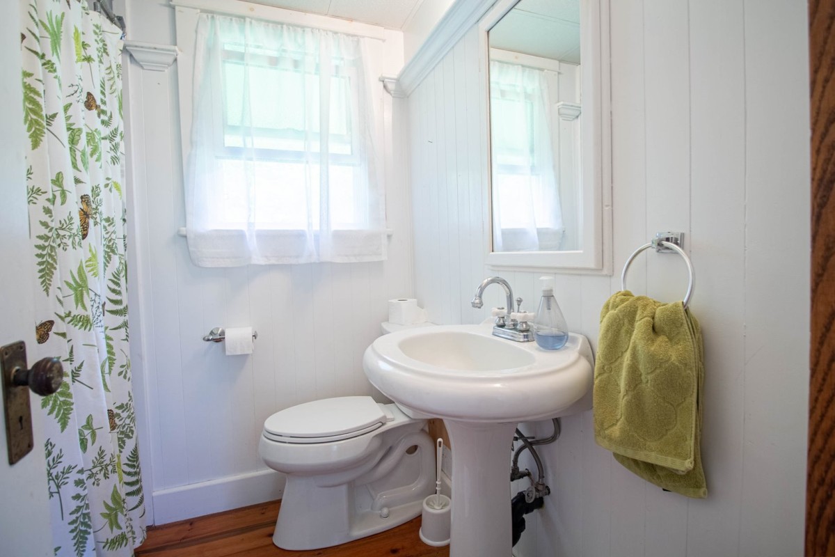 Main 4-Piece Bathroom
