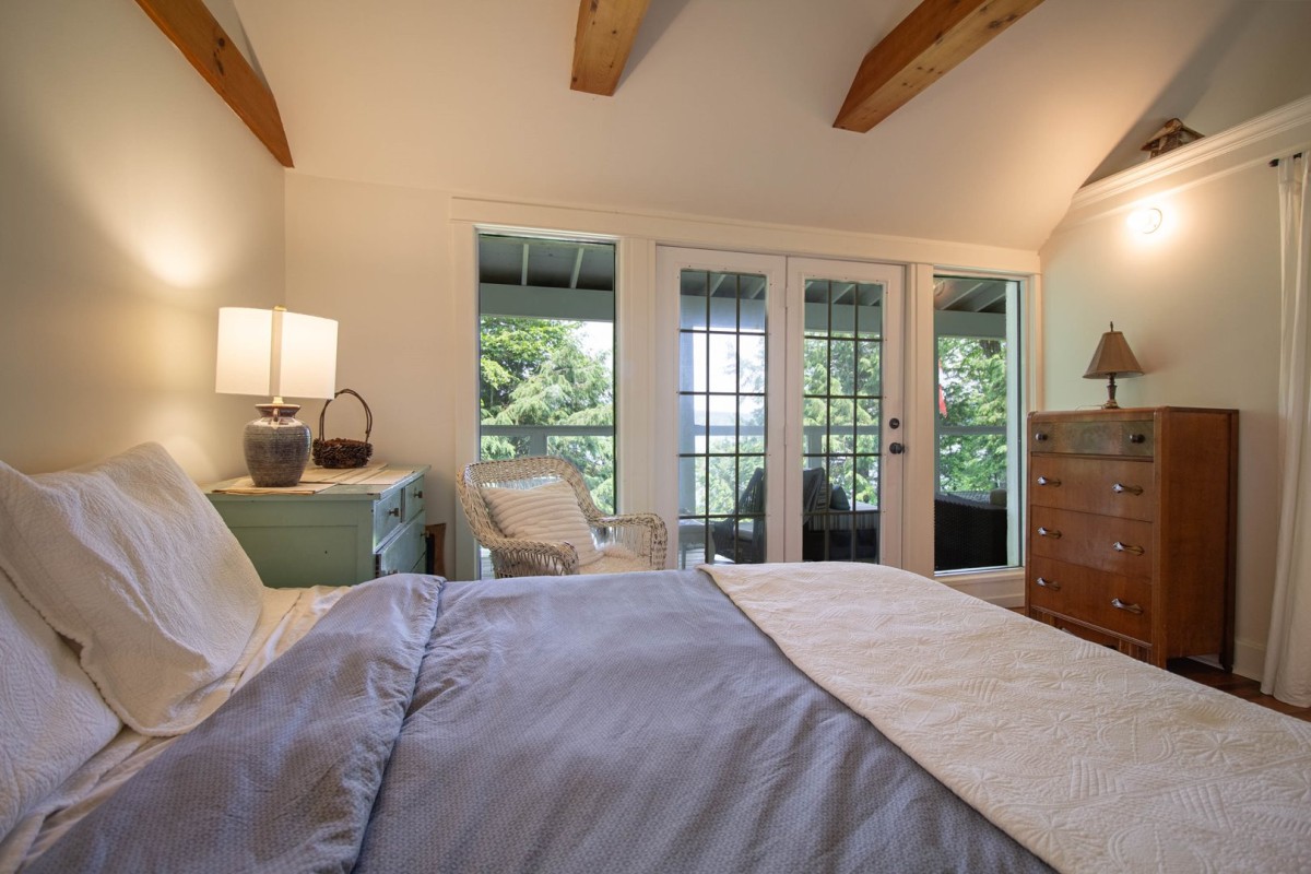 Bedroom 6 - Main Floor - Queen