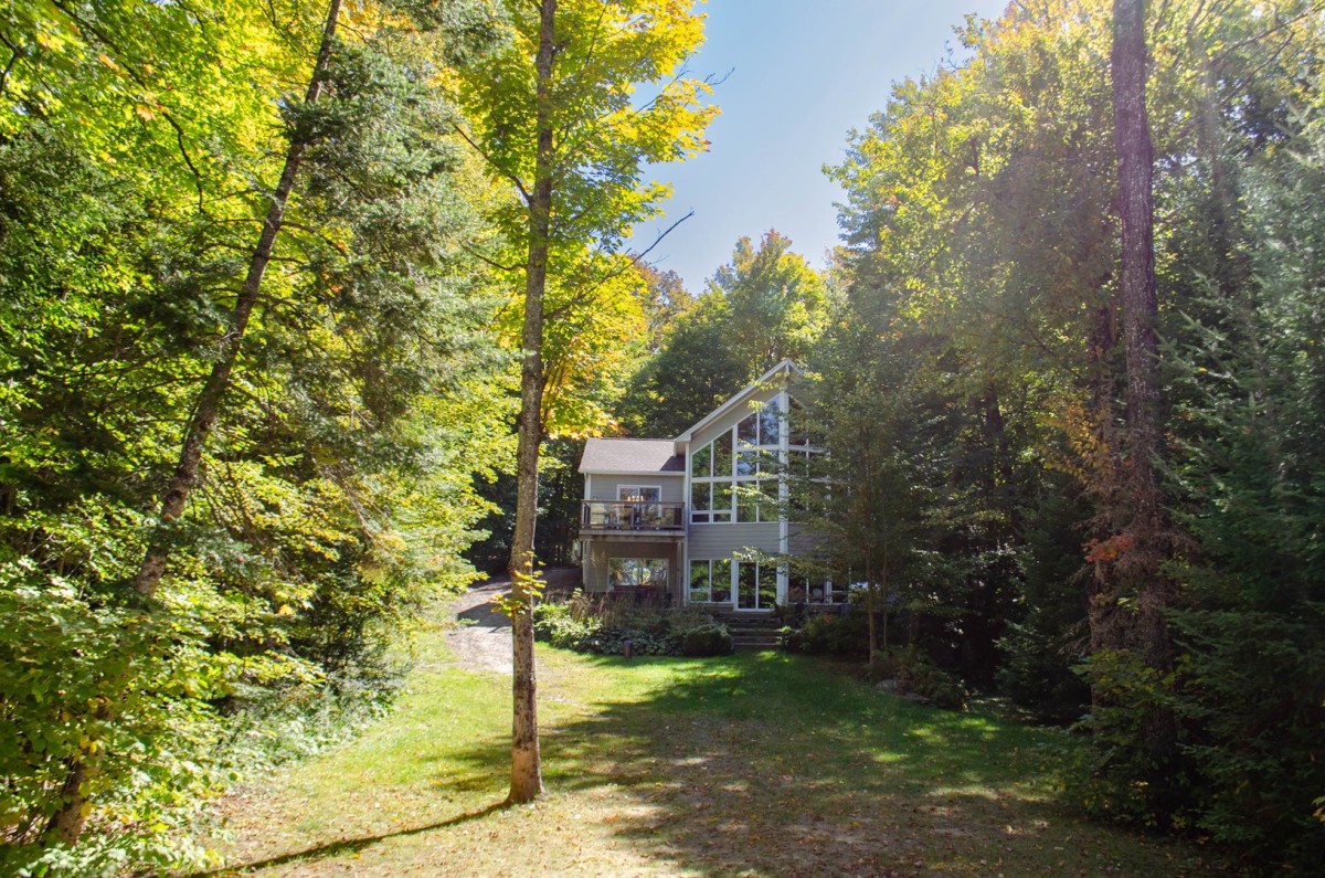 Grassy lot to the waterfront area