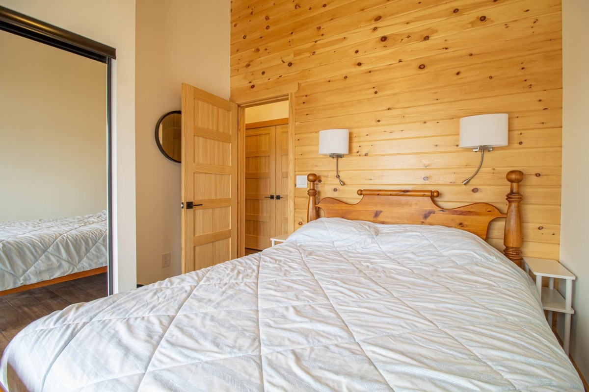 Bedroom 2 - Queen bed