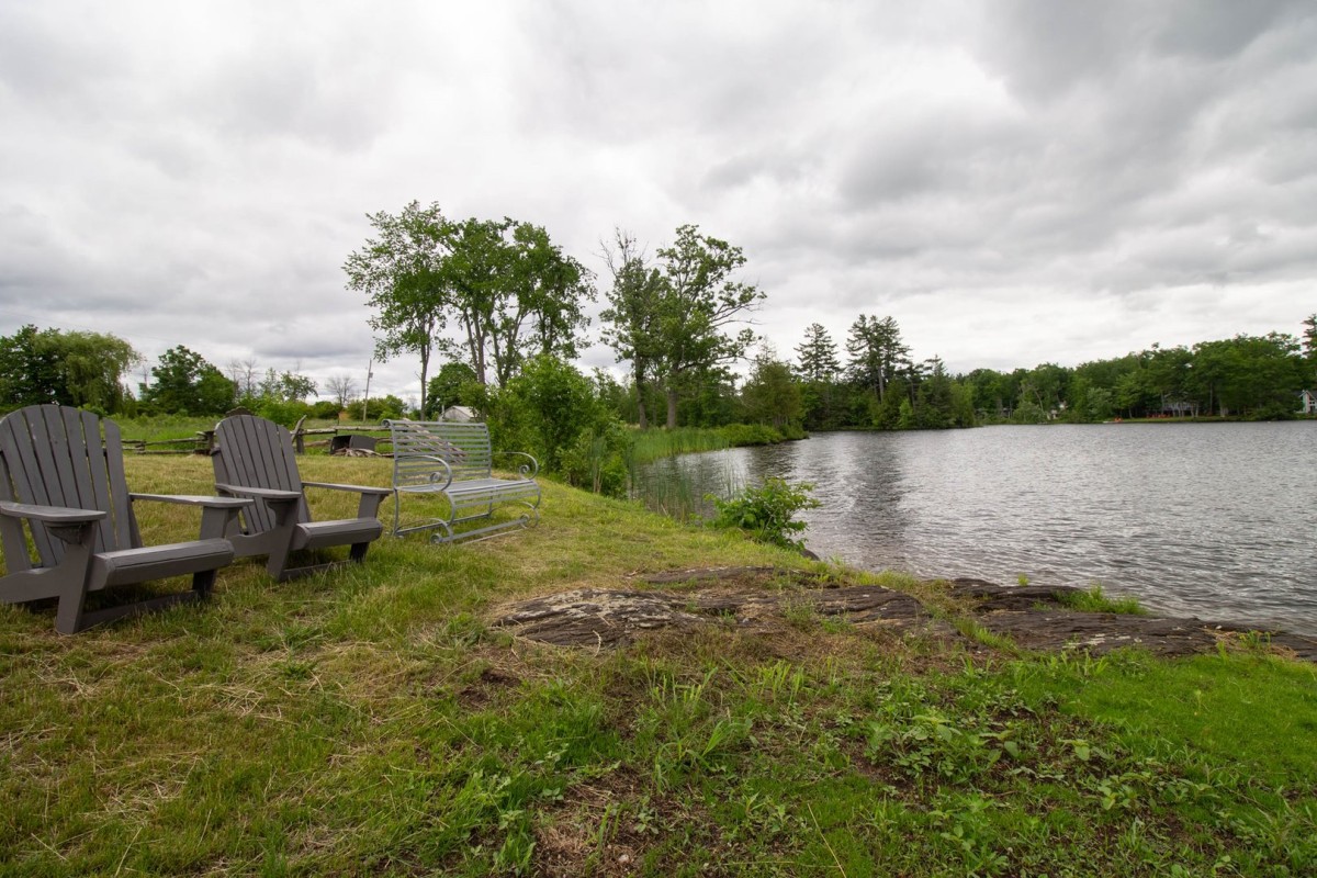 Sit back & Relax - Look out at the Lake