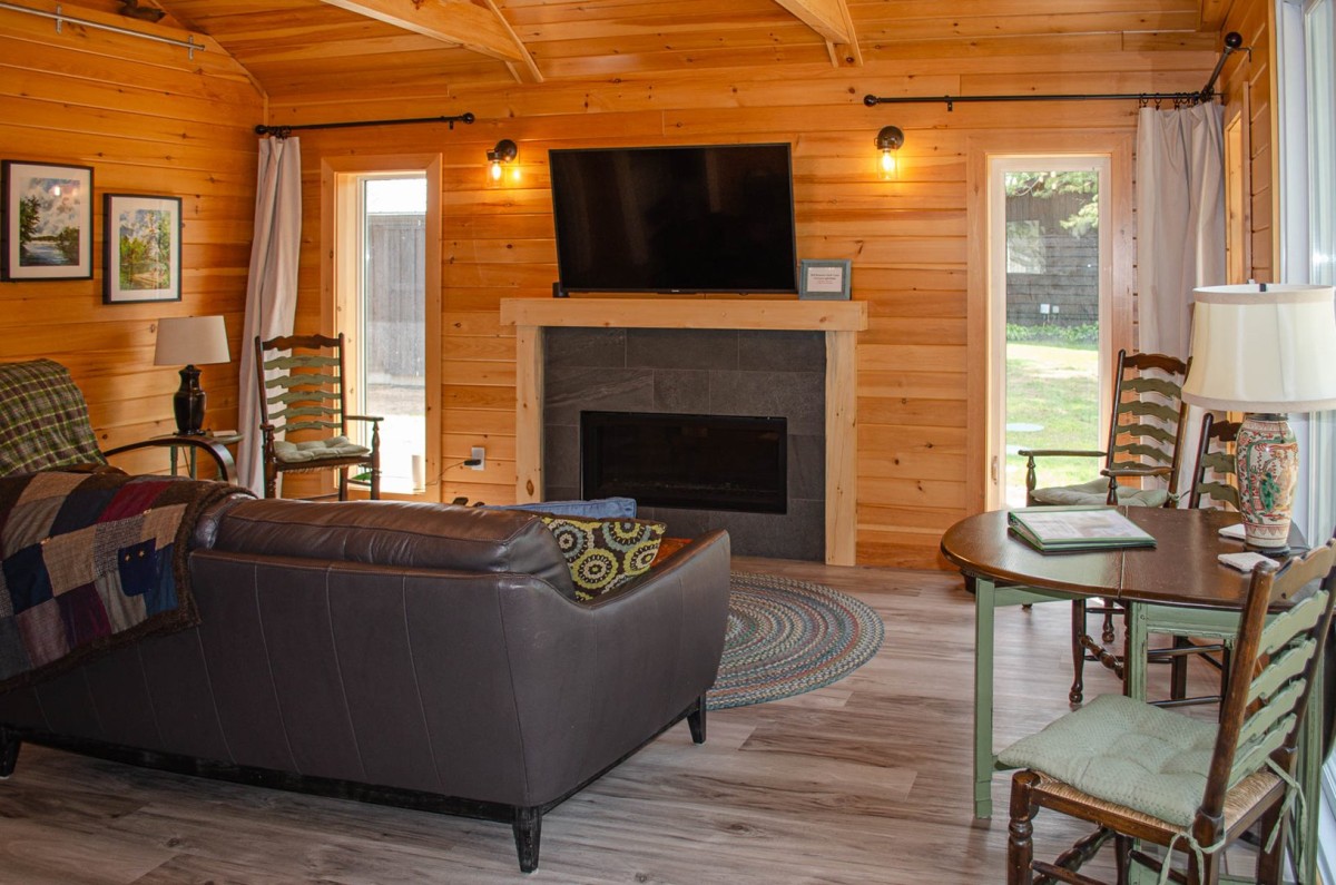 Sitting & Dining Areas