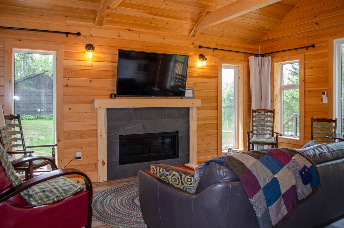 TV & Fireplace to Enjoy