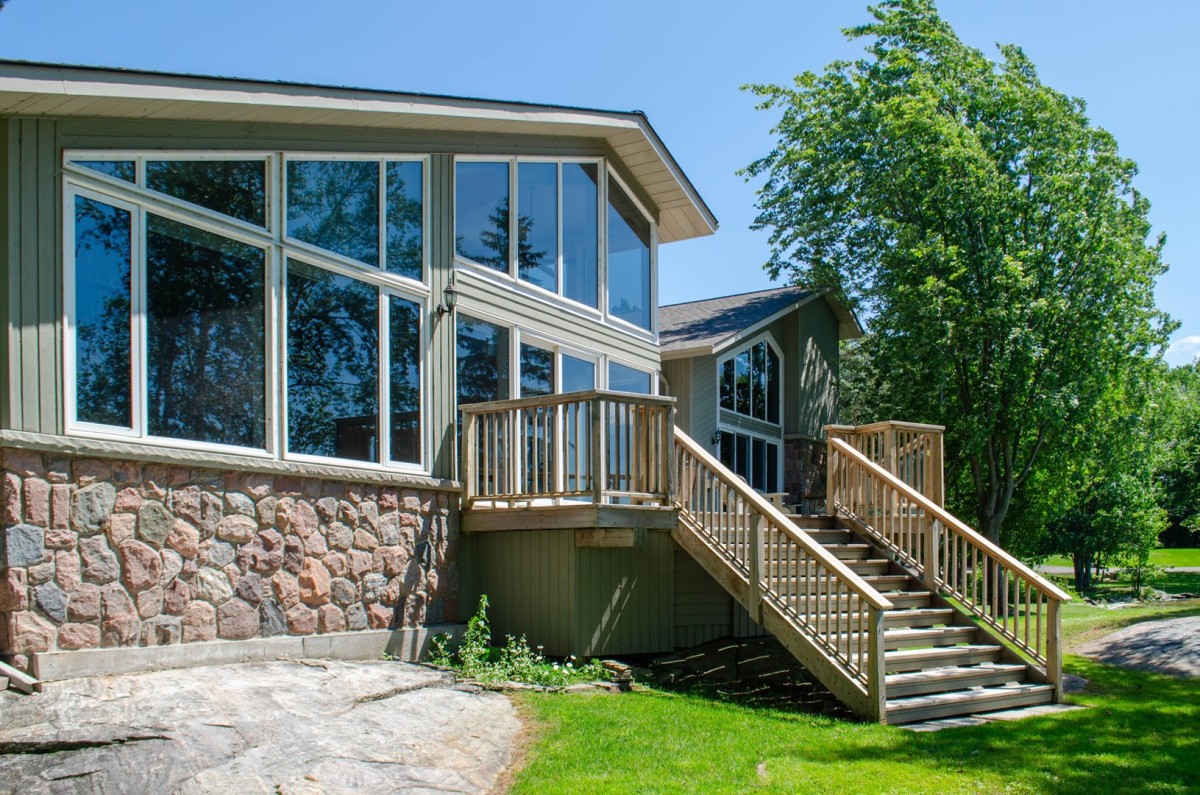 Deck stairs