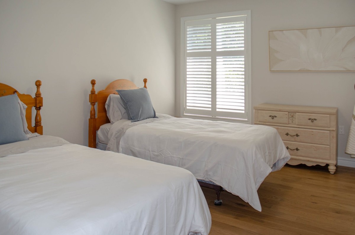 Twin bedroom