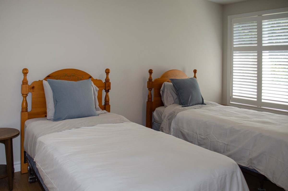 Twin bedroom