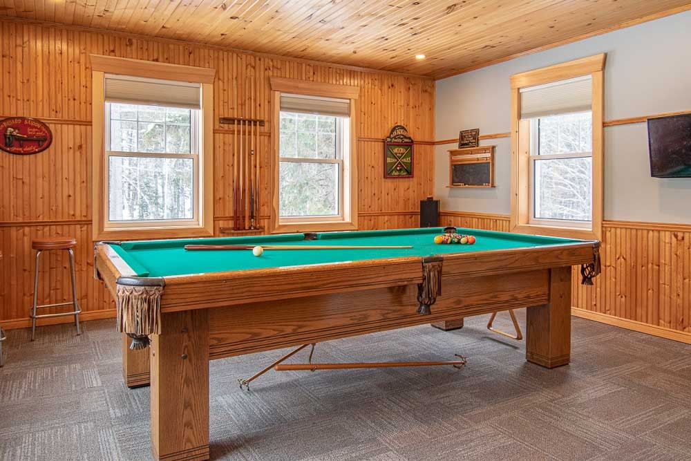 Ontario cottages with pool table