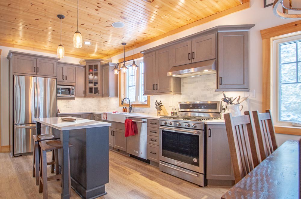 Fully-equipped Kitchen:Cottage rental with gourmet kitchen