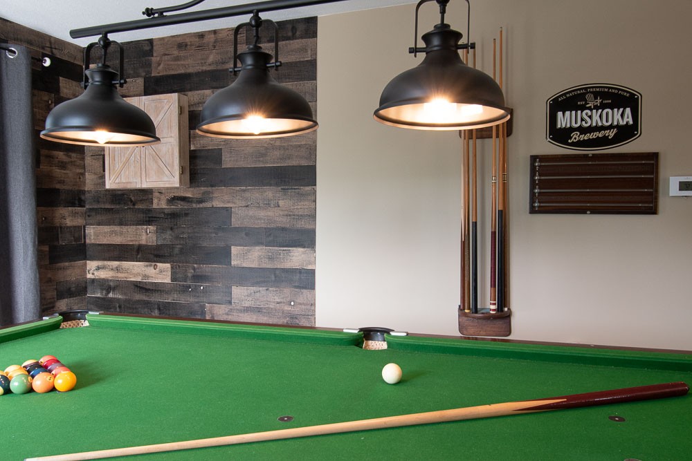Pet-friendly Ontario cottages with pool table
