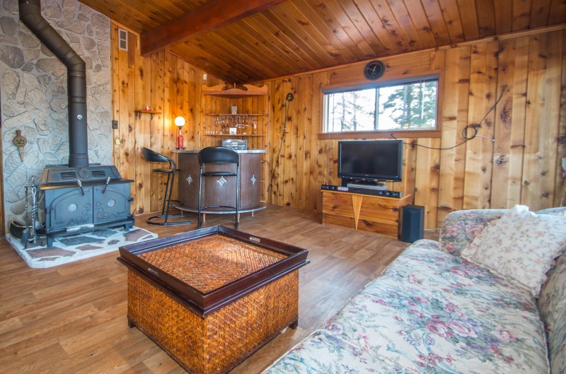 Cozy up in a cabin rental in Ontario this season