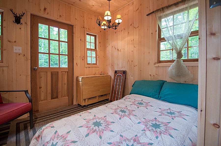 Private rental cottages with separate bunkie