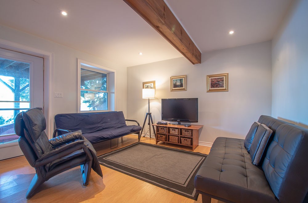 3 bedroom cottage rentals with TV