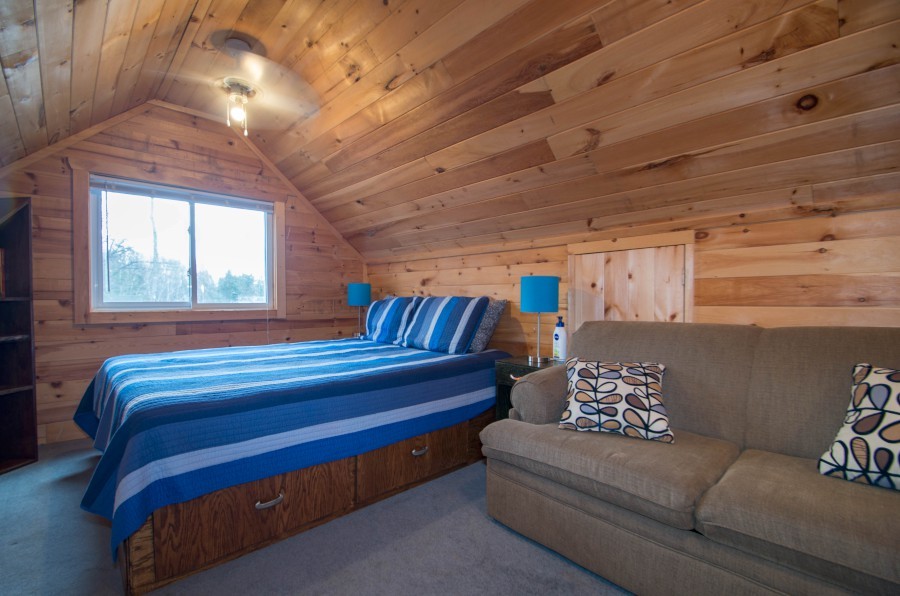 Upper Level Bedroom: 4 bedroom cottage rentals Ontario pet f