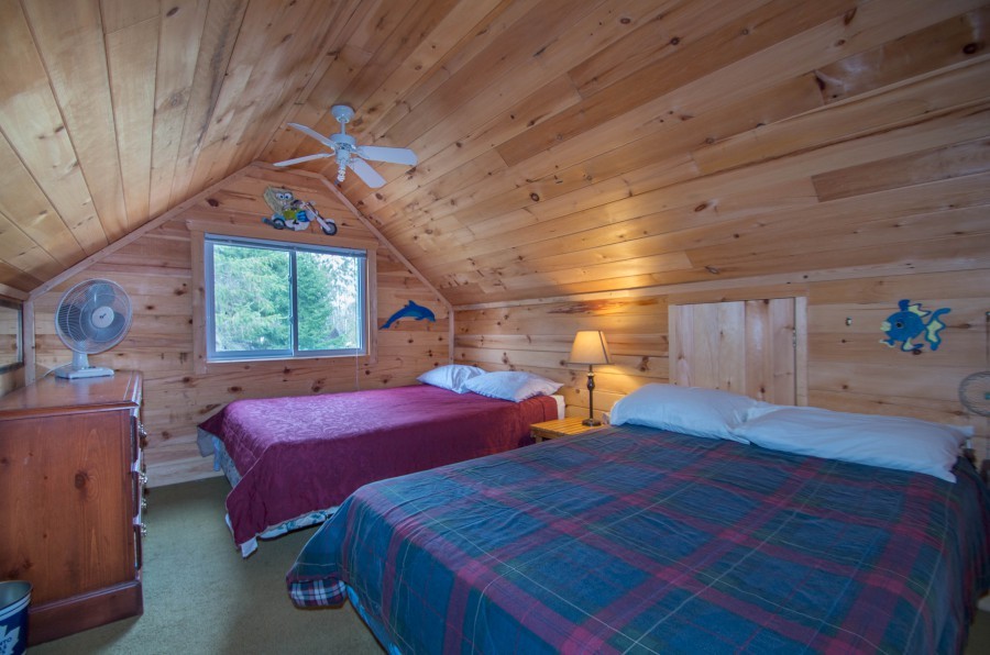 Upper Level Bedroom: Pet-friendly 4 bedroom cottages Ontario