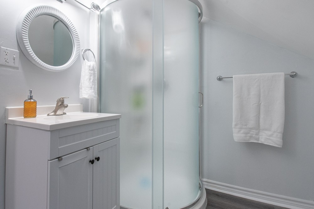 Bathroom (3-piece with Shower Stall)