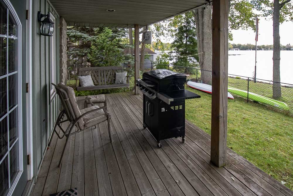 Verandah with Gas BBQ and Porch Swing