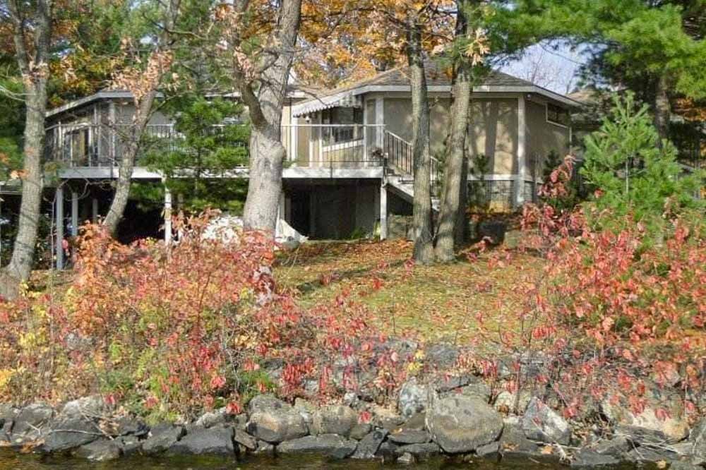 Unique waterfront cottage on Gloucester Pool