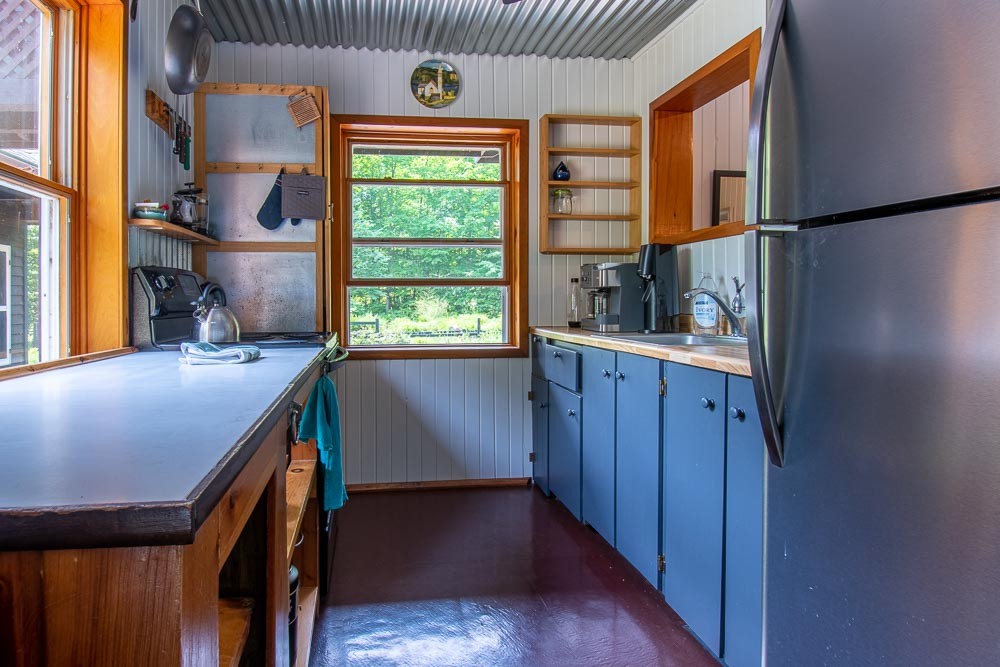 Kitchen - Small Cottage, Main Floor